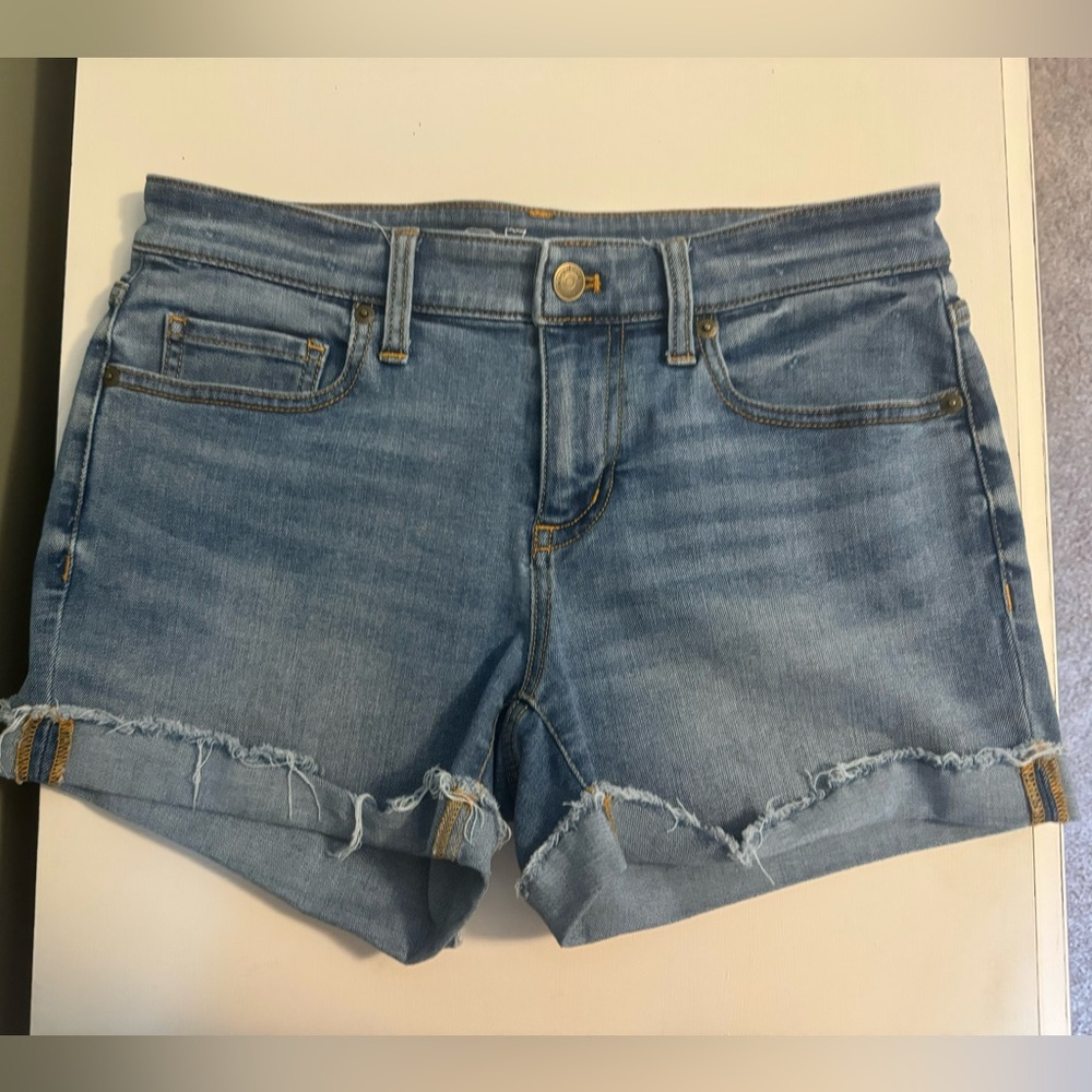 Vineyard Vines women’s denim shorts, size 2, EUC